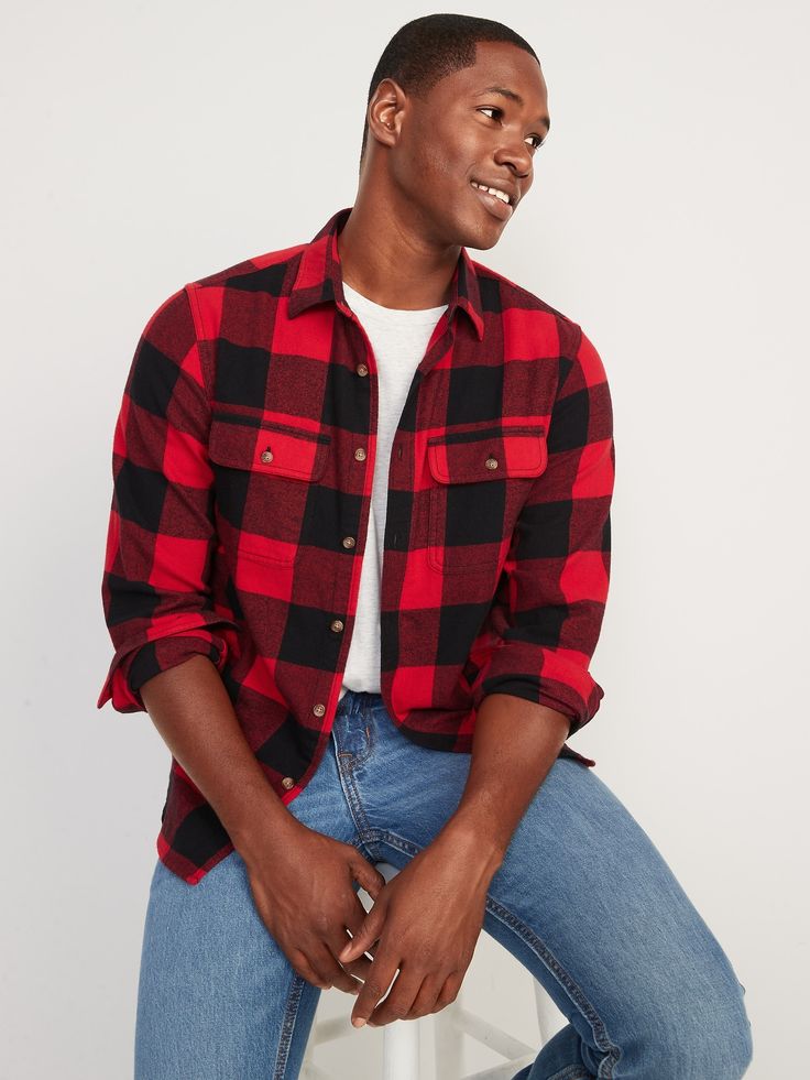 Channel your inner lumberjack with this classic flannel shirt.  Soft, 100% cotton double-brushed flannel offers major comfort chops Spread collar.  Seamed back yoke, with vertical side pleats.  Long sleeves, with buttoned cuffs and buttoned sleeve pl Buffalo Plaid Shirt, Flannel Outfits, Red Buffalo Plaid, Plaid Shirt Men, Old Navy Men, Red Flannel, Mens Flannel Shirt, Gingham Shirt, Button Down Shirt Mens