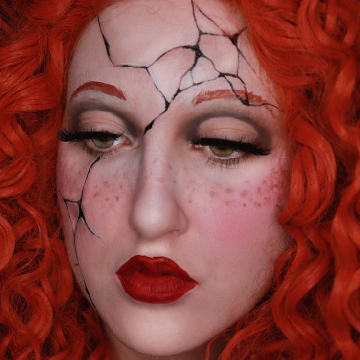 Broken Doll Face, Broken Doll Halloween, Creepy Doll Makeup, Cracked Doll Makeup, Cracked Doll, Broken Doll Makeup, Doll Makeup Tutorial, Face Paint Designs, Doll Makeup Halloween