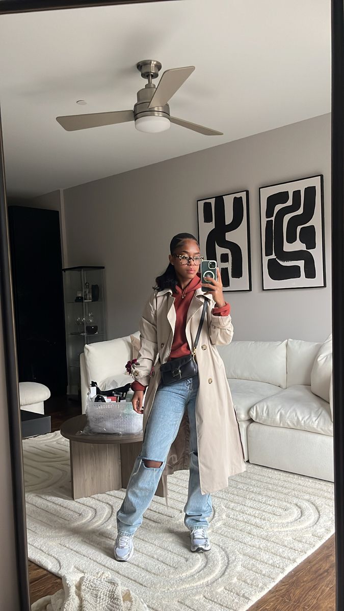 Trench Coat Hoodie, Cozy Winter Outfit, Jeans Outfit Winter, Trench Coat Outfit, Blue Ripped Jeans, Professional Outfits Women, Effortlessly Chic Outfits, Chill Fits, Coat Outfit