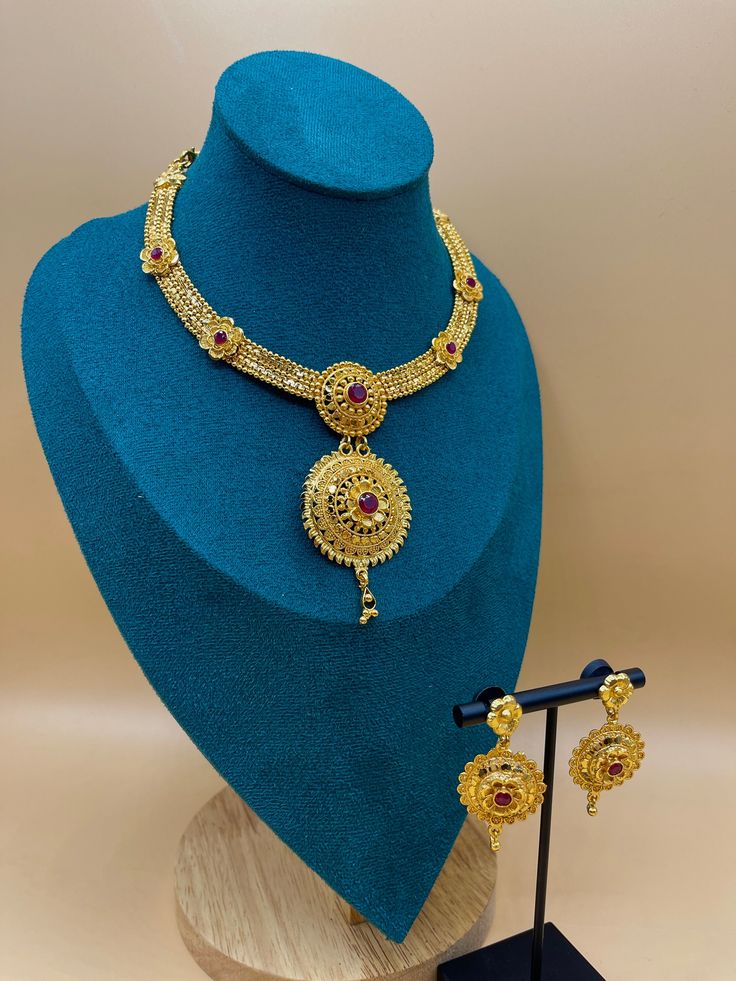 Elevate your style with our stunning 24k gold-plated Mini Haar set. This exquisite collection includes a beautifully crafted Mini Haar necklace and matching earrings, all plated in luxurious 24k gold. Each piece showcases intricate designs and impeccable craftsmanship, adding a touch of opulence to any outfit. Whether you're attending a special event or simply want to indulge in elegance, this Mini Haar set is sure to turn heads and become a cherished addition to your jewelry collection. Gold Bridal Sets Gift, Gold Round Bridal Sets As Gift, Elegant Gold-plated Gold Necklace, Elegant Gold Sets For Festive Occasions, Gold Plated Bridal Sets Gift, Elegant Gold Sets For Festive Season, Gold Plated Round Bridal Sets As Gift, Gold Kundan Filigree Necklace For Diwali, Elegant Gold Kundan Necklace For Diwali