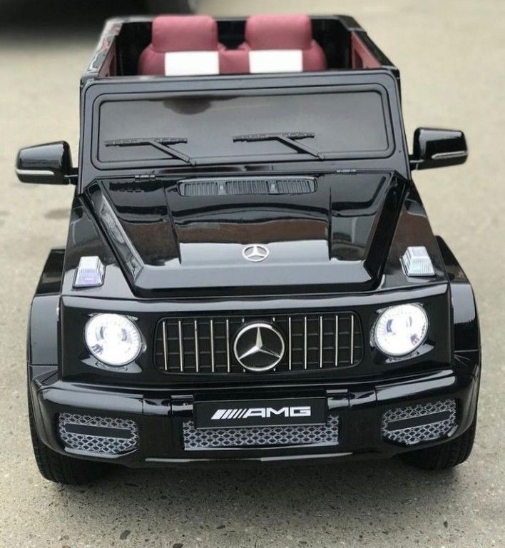 a black mercedes benz g class toy car