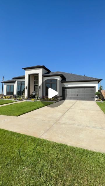 a house that is sitting in the grass