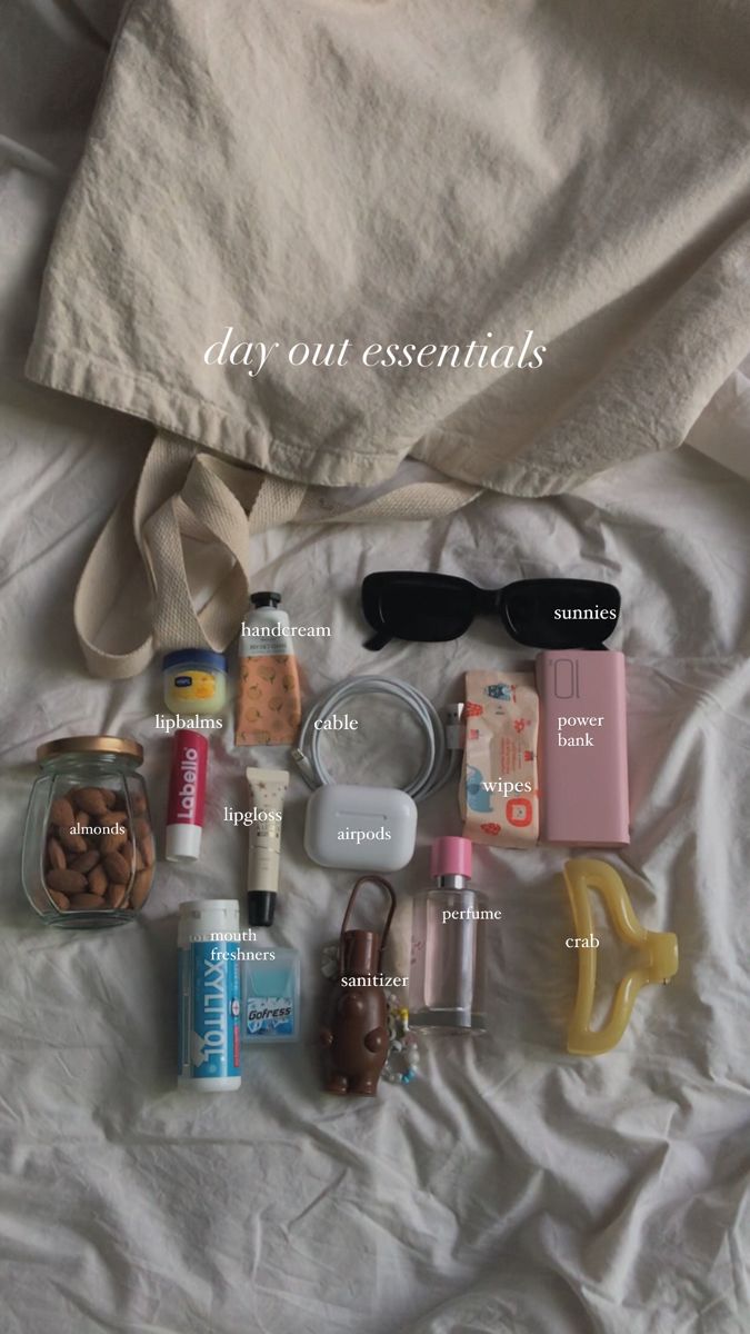 things I carry in my bag, things all girls must carry, all girl essentials, what’s in my bag, tote bag essentials, daily essentials, Aesthetic What In My Bag, Cute Bag Essentials, Essentials Bag Everyday, What’s In My Bag 2022, Go To Bag Essentials, Girly Bag Essentials, What's Inside My Tote Bag, Day Out Essentials, Night Out Bag Essentials