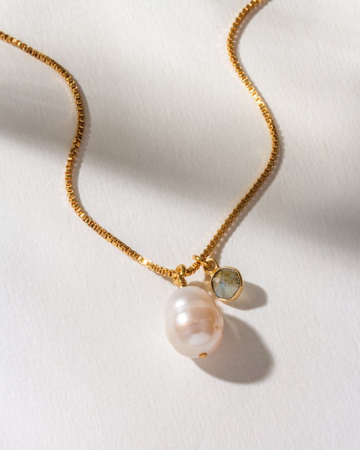 The organic shape of the pearl provides a unique focal point that is both modern and classic, making it a versatile addition to any jewelry collection. The necklace is 18 inches long and has a 3-inch extender, allowing you to adjust it to your desired fit. The combination of freshwater pearl and labradorite charm brings a sense of classic, timeless vibes to any outfit. Whether dressing up for a special occasion or adding a touch of charm to your daily attire, this necklace is the perfect choice Simple Sea Love Necklace Everyday, Ocean Necklace Simple, Cheap Minimalist Summer Jewelry, Modern Pearl Jewelry With Adjustable Chain, Modern Gold Pearl Necklace With Pendant, Adjustable Baroque Pearl Pendant Jewelry, Adjustable Baroque Pearl Jewelry With Pearl Pendant, Baroque Pearl Chain Necklace For Gift, Modern Pearl Jewelry As A Gift