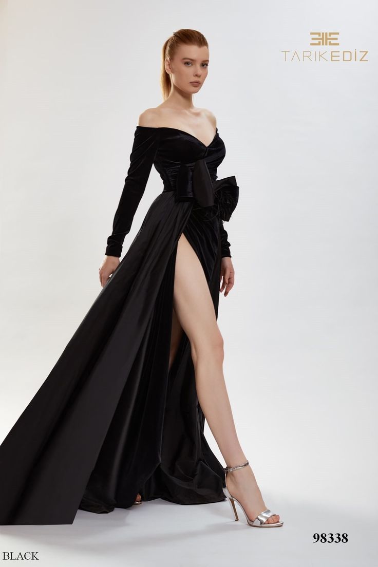 Indulge in the enchanting allure of the Tarik Ediz 98338 Velvet Fall 2023 evening collection dress. 🌙✨ Crafted with meticulous attention to detail, this exquisite masterpiece is designed to captivate hearts and ignite passion. 🌹💃🏻 With its luxurious velvet fabric and graceful silhouette, this dress exudes timeless elegance and sophistication. Perfect for special occasions and formal events, it effortlessly combines tradition with modernity, making you the epitome of grace and style. 💫🌟 Emb Mnm Couture, Jasz Couture, Plastic Dress, Cinderella Divine, Tarik Ediz, Velvet Fashion, Sherri Hill, Fall 2023, Dress Cover