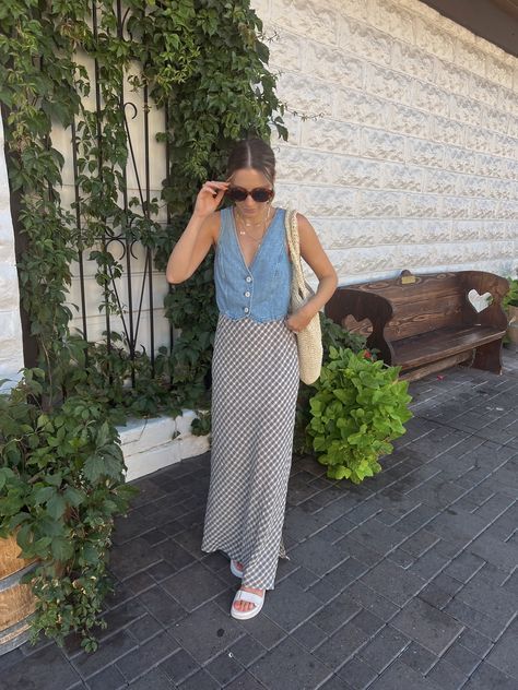 Italy Aesthetic Outfit Spring, Cool Mom Outfits Spring, Cool Mom Outfits Summer, Summer Vest Outfits, Summer Layers Outfit, Toronto Trip, Italy Summer Outfits, Denim Vest Outfit, Vest Outfits For Women