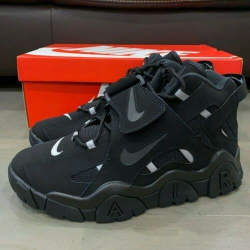 Nike Air Barrage Mid, Nike Air Barrage, Basket Nike, Black Basketball Shoes, Kicks Shoes, Shoes Nike Air, Cinderella Shoes, Baskets Nike, Fashion Shoes Sneakers