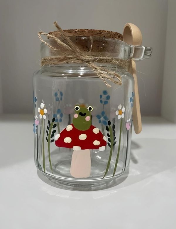 Small Jar Painting Ideas, Glass Jar Painting Ideas, Ideas For Glass Jars, Mason Jar Painting Ideas, Painting Jars, Painted Glass Jars, Painted Frog, Mushroom Jar, Jar Painting