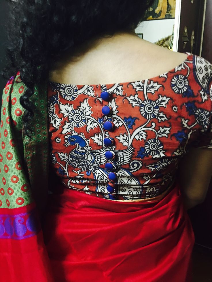 Boat neck! Cotton Blouse Boat Neck Design, Boat Neck Front Open Blouse Designs, New Model Boat Neck Designs, Kalamkari Blouse Designs With Boat Neck, Boat Neck Back Buttons Blouse Designs, Latest Boat Neck Blouse Design 2022, Kalamkari Blouse Designs, Sleeveless Blouse Designs, Kalamkari Blouse