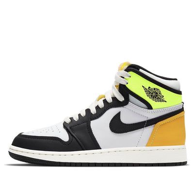 The Air Jordan 1 Retro High OG GS ‘Volt Gold’ is a brand new sneaker from Jordan Brand that takes inspiration from some of the most iconic Air Jordan 1 models. It features a white leather upper with black leather on the forefoot overlay and Swoosh, as well as University Gold heel panel. Detached collar flaps and exposed foam give this sneaker a unique look, while the reversed translucent tag on the tongue adds an extra touch of style. If you’re looking for a fresh take on the Air Jordan 1, be su Detached Collar, Air Jordan 1 Retro High Og, Air Jordan 1 Retro High, Gold Models, Air Jordan 1 High, Gold Heels, New Sneakers, Air Jordan 1 Retro, Jordan 1 Retro High