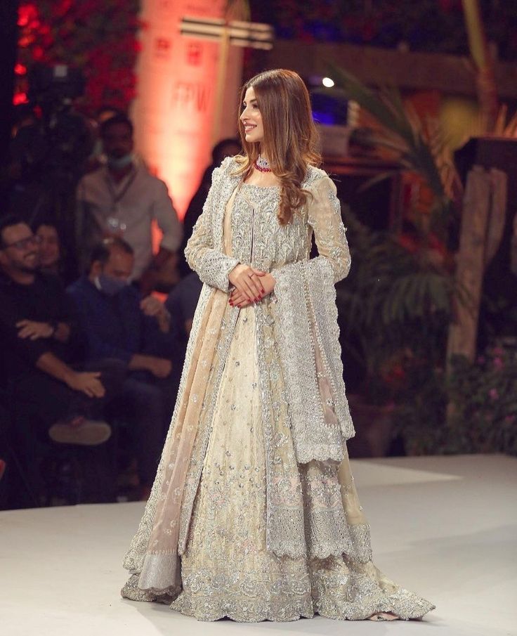 Kinza Hashmi, Bridal Dress Fashion, Glam Girl, Dream Girl, Pakistani Actress, Designs For Dresses, Bridal Dresses, Victorian Dress, Fashion Dresses