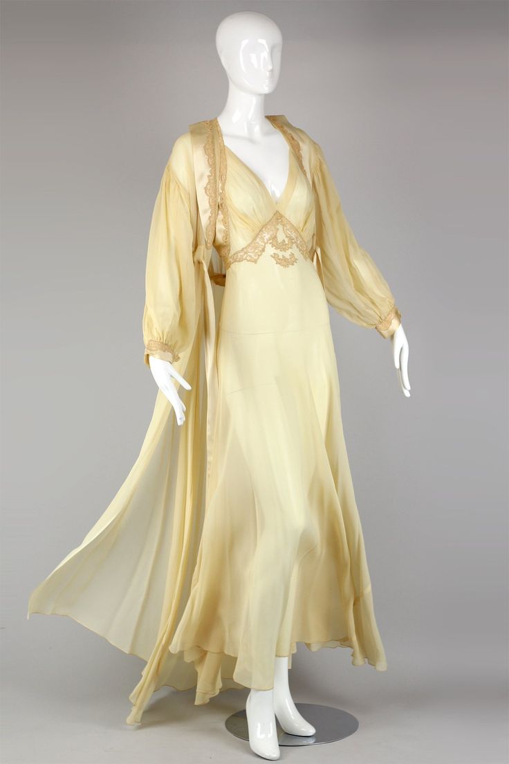 Long outer garment for women which is frequently sheer and made of chiffon or other translucent fabrics. The word comes from French "peigner", to comb the hair, describing a garment worn while brushing one's hair, originally referring to a dressing gown or bathrobe. Fantasy Pajamas Art, 1920 Sleepwear, 1920 Nightgown, Historical Nightgowns, 1920s Sleepwear, Queen Nightgown, Medieval Sleepwear, 1920s Loungewear, Royal Nightgown