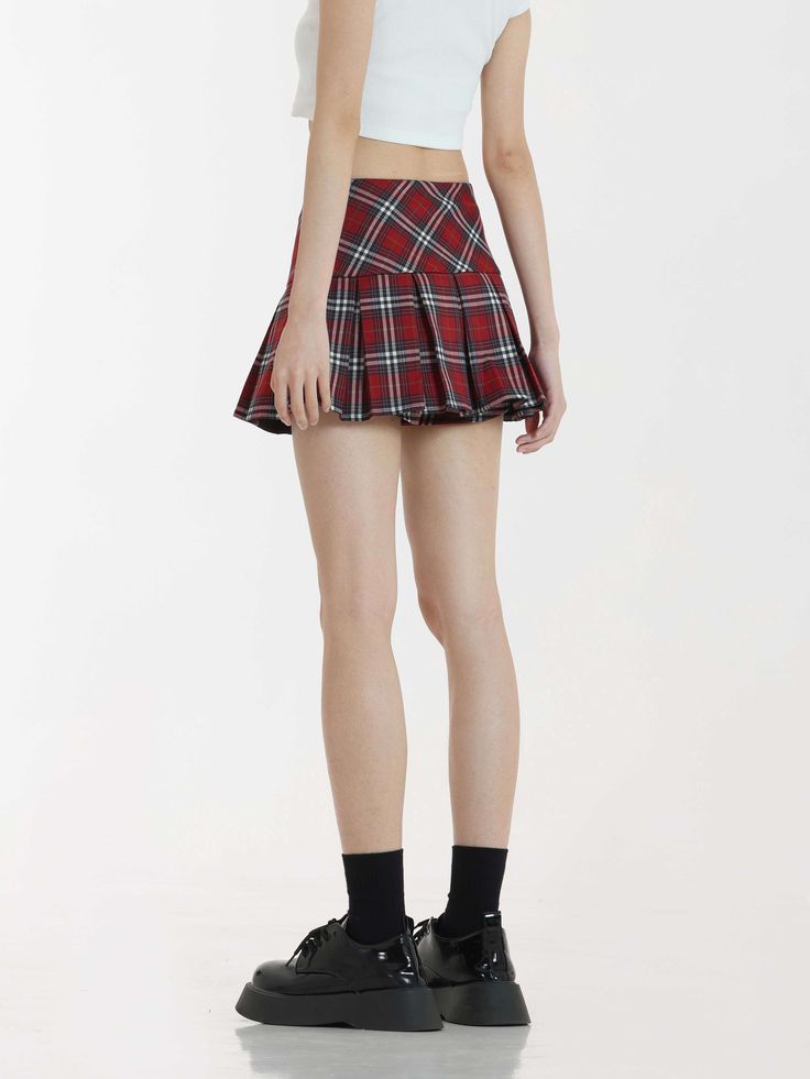 This adorable Plaid Tiered Pleated Mini Skirt is your go-to for effortless-chic style! Featuring a slightly grungy vibe with a plaid pattern and tiered design, this a-line mini skirt is the perfect blend of cute and vibrant.
Gender: WomenMaterial: PolyesterSkirt Length: Mini / Short (with protective shorts)Waist Type: Mid to High Waist Edgy Mini Skirt Bottoms For School, Casual Tiered Skirt For School, Casual Mini Skort For Alternative Fashion, Trendy Mini Skort For Alternative Fashion, Trendy Plaid Skort For School, Trendy Plaid Skirt, Fitted Mini Length Grunge Skort, Preppy Plaid Mini Length Bottoms, Edgy Pleated Skirt For School