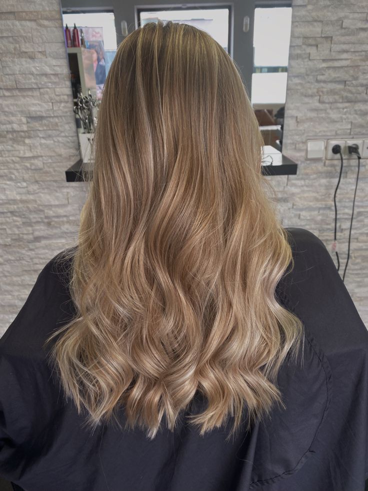 Honey Beige Hair, Beige Blonde Highlights, Blonde 2024, Darker Blonde, Soft Blonde Hair, Fall Smells, Beige Blonde Balayage, Brown Hair Inspiration, Blonde Hair Goals