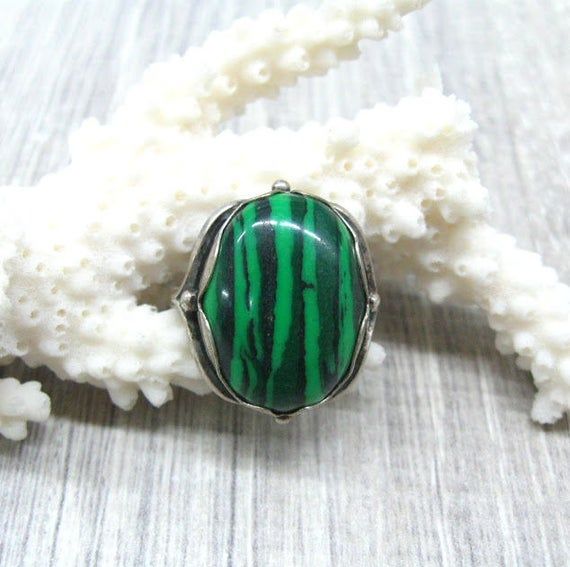 Vintage fashion jewelry, Malachite imitation woman's ring in size 9.Only 1 item available, not adjustable and not resizeable. Very good condition.Size: 9 ( US and Canada ), R 3/4 ( UK and Australia ), 19 ( Europe ).Stone: stripy green MAlachite imitation ( AKA pressed stone or reconstituted malachite )The stone is oval shape, measuring 14X10 mm and standing 7 mm tall over the finger surface.Material: Silver plated brass.This is a high quality ring in electric silver plate with 980 silver that la Green Agate Ring, Green Ring, Green Accessories, Green Rings, Green Malachite, Saint Patrick's Day, Green Agate, Agate Ring, Letter Necklace