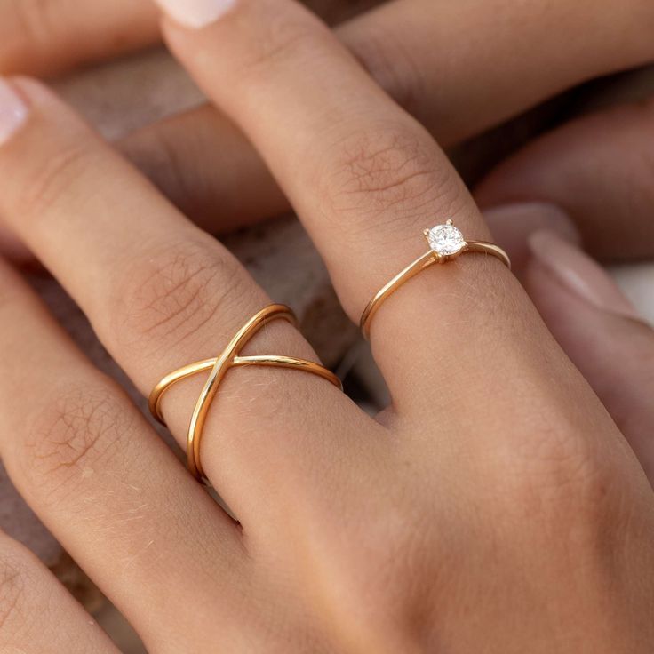 Gold Criss Cross Ring, Cross Ring Design, Gold Finger Rings Indian Traditional, Minimal Gold Ring Design, Classic Ring Design, Simple Ring Designs Gold, Gold Engagement Rings Indian, Sleek Rings, Ring Gold Design