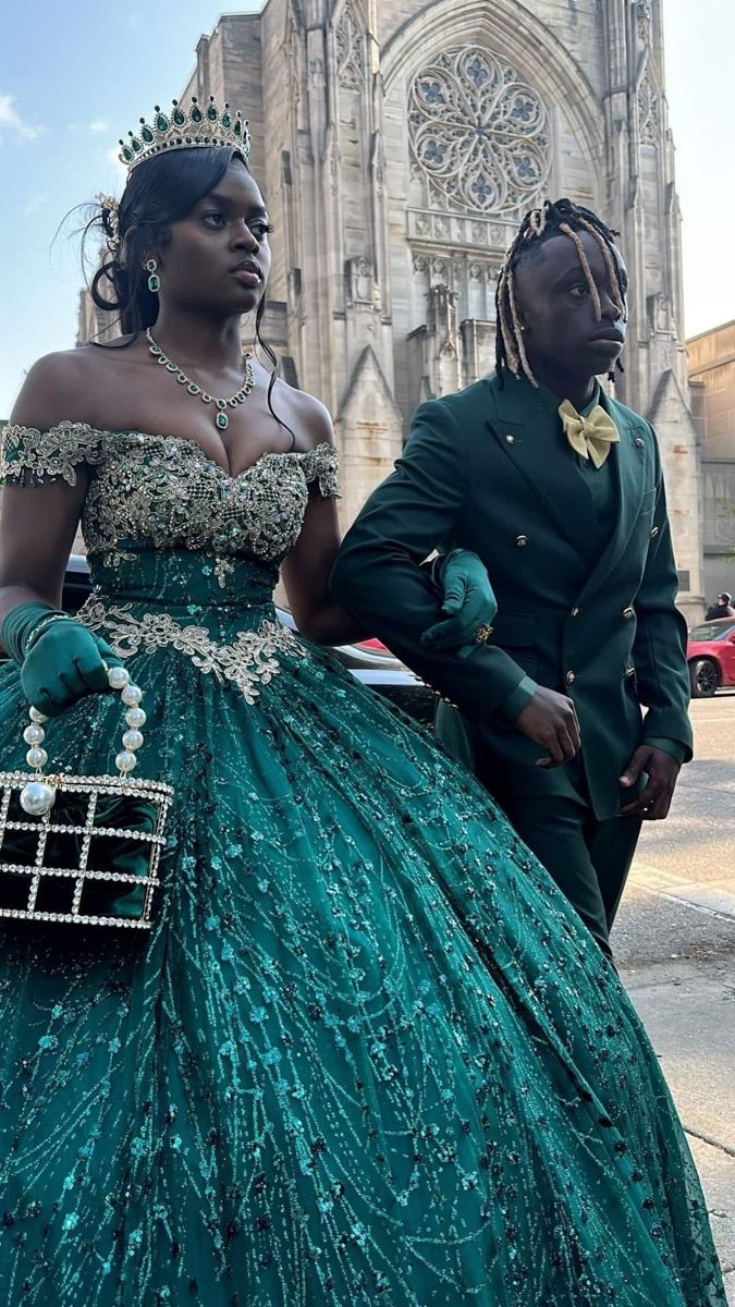 Prom Dress 2023, Puffy Prom Dresses, Prom Dates, Green Ball Gown, Prom Goals, Classy Prom, Prom Couples, Prom Inspiration, African Prom Dresses