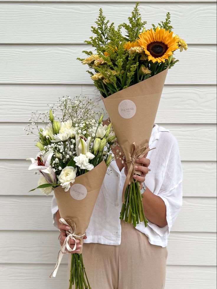 Flower bouquet Bouquet Of Flowers Wrapped In Paper, Kraft Paper Flower Wrap, Bouquet In Brown Paper, Wrapped Flower Bouquet, Kraft Paper Bouquet, Wrap Flowers, Boquette Flowers, Paper Bouquet, How To Wrap Flowers