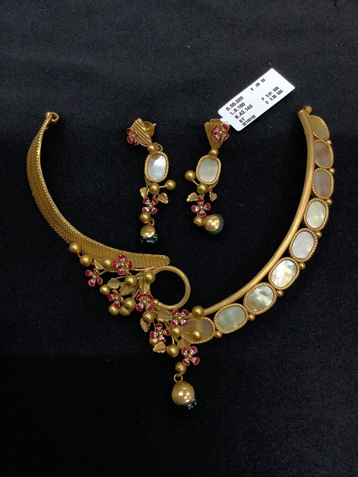 Western Gold Jewellery, Jadtar Set, 22 Carat Gold Jewellery, Jewelry Necklace Simple, Slider Necklace, Antique Necklaces Design, Gold Jewellry, New Gold Jewellery Designs, Antique Gold Jewelry Indian