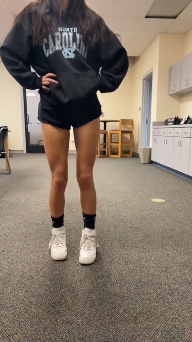 Athletic Day Outfits, Lazy Day Shorts Outfit, Cute Outfits With Black Lululemon Shorts, School Shorts Outfits Highschool, Comfortable Athletic Outfits, Cute Fits With Shorts For School, Lulu Shorts And Hoodie Outfit, How To Style Black Athletic Shorts, Shorts Outfits Sporty