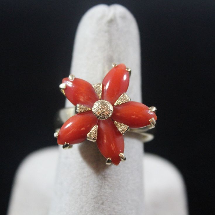 -Vintage Italian 14k Gold Natural Red Coral Flower Shape Ring 7.75US -Ring size: 7.75US -Flower diameter: 20 mm -One coral size: 9 mm x 5 mm -Total weight: 7.5 g -Marked Italy & 14k -One coral is a little loose but it's not going to fell off the ring Coral Flowers, Red Coral, Natural Red, Vintage Italian, Flower Shape, Statement Rings, Coral, Ring Size, Red