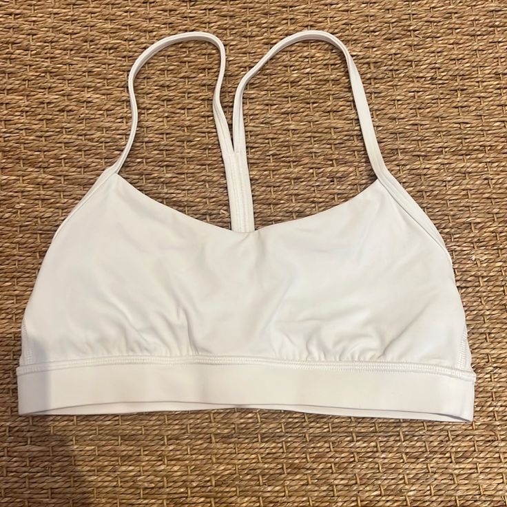 Like New Never Worn Lulu Lemon White Sports Bra White Lightweight Activewear For Gym, Lightweight White Activewear For Gym, White Lightweight Activewear For Workout, Lulu Wishlist, Sports Bra Outfit, White Sports Bra, Lululemon Sports Bra, Lulu Lemon, Sports Bras