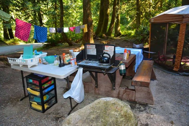 there is a picnic table set up in the woods