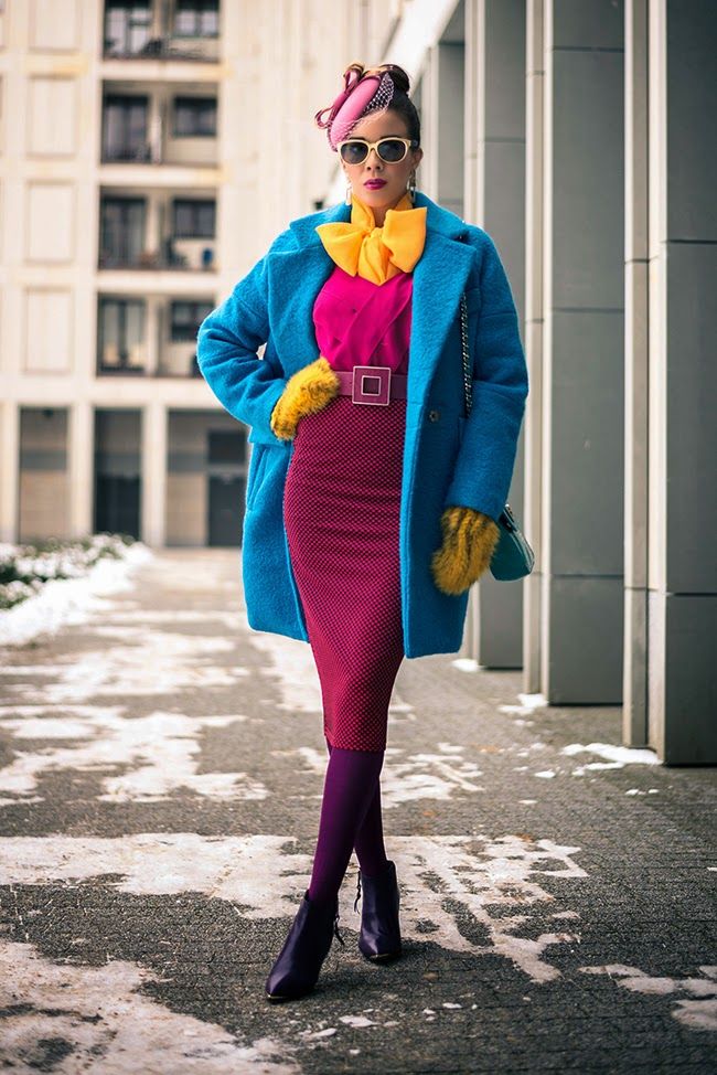 Colourful Tights, Bright Winter Outfits, Bright Outfit, Conservative Outfits, Dapper Outfit, Dopamine Dressing, Winter 22, Amazing Clothes, Short Women Fashion