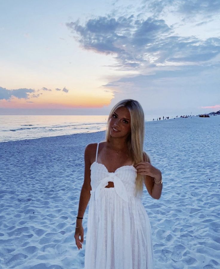 Beach Dress Inspo Pics, Beach Dress Instagram Pictures, Beachy Inspo Pics, Sundress Instagram Pictures, Miami Outfits Casual, Turks And Caicos Aesthetic Outfits, Vacation Pic Inspo Instagram, Beach Pictures Dresses, Beach Pictures Poses Instagram Night