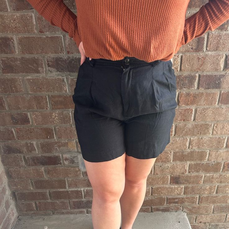 100% Linen Madewell Shorts Like New Without Tags, Couple Of Fray Strings On Waist Band (Shown In Picture) But Can Easily Be Cut Off. Size 4. I Tried Them On And They Will Look Tight On Me In The Photos Because I Am Usually An 8/10 Size.. But Really Wanted To Have Try On Photos! Haha They Are So Cute. Love Like The Vintage Look To Them. Let Me Know If You Need Anymore Information! Versatile High Waist Cotton Shorts, Versatile Bottoms With Built-in Shorts For Day Out, Casual High Waist Bermuda Shorts With Elastic Waistband, Black Relaxed Fit Shorts For Day Out, Relaxed Fit Black Shorts For Day Out, Casual High-waisted Bermuda Shorts For Work, Versatile Black Short Bottoms, Casual Workwear Shorts With Elastic Waistband, Casual Bottoms With Built-in Shorts For Workwear