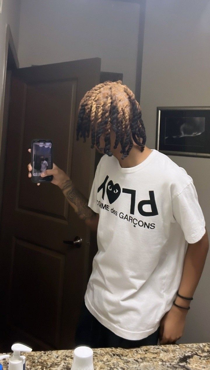 Blonde And Brown Locs Men, Reverse Ombre Locs Men, Blonde Roots Dark Ends Locs, Ombre Dreads Men, Locs Hair Dye Ideas, Ombre Locs Men, Reverse Dye Dreads, Reverse Ombré Locs, Dreadlock Dye Ideas