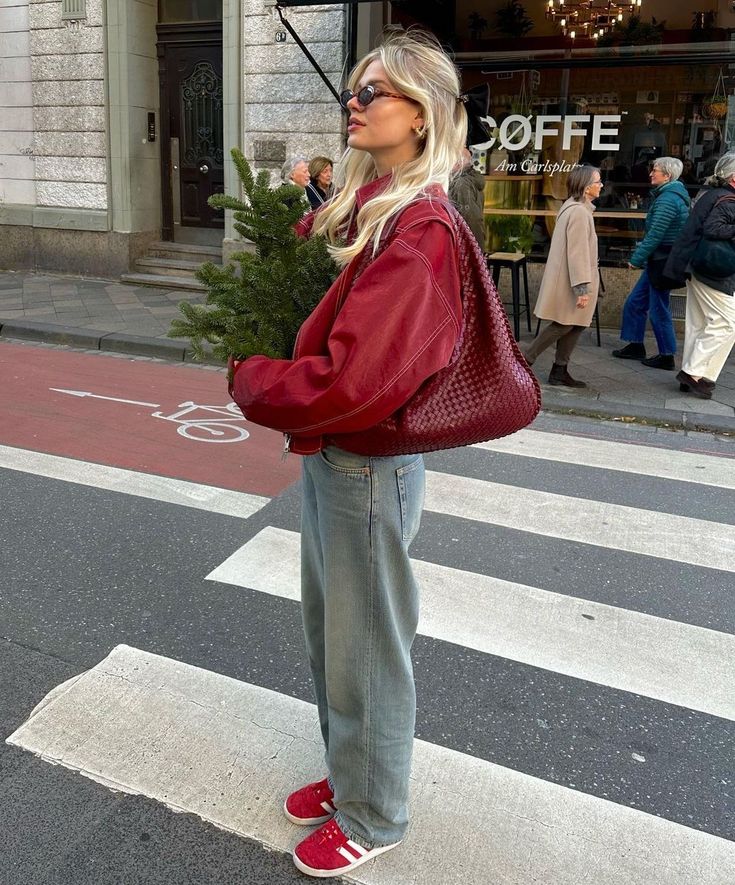 Scandinavian Outfits Women, Dinner Outfit Casual, Campus Outfit, Latina Outfits, Clothes Trendy, Skandinavian Fashion, Inspiration Aesthetic, Scandinavian Fashion, Leather Jacket Style