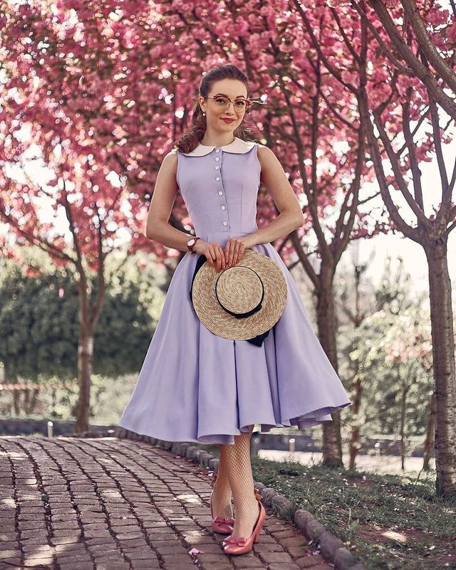 #vintage style 1 ➡️ 9? 😍Follow @fashion.pdf ❤️By @s.nova.vintage Vintage Outfits Retro, Vintage Dress Sewing Patterns, Girls Dress Outfits, Robes Vintage, Outfits Retro, Retro Hats, Fifties Fashion, Look Retro, Dress Retro