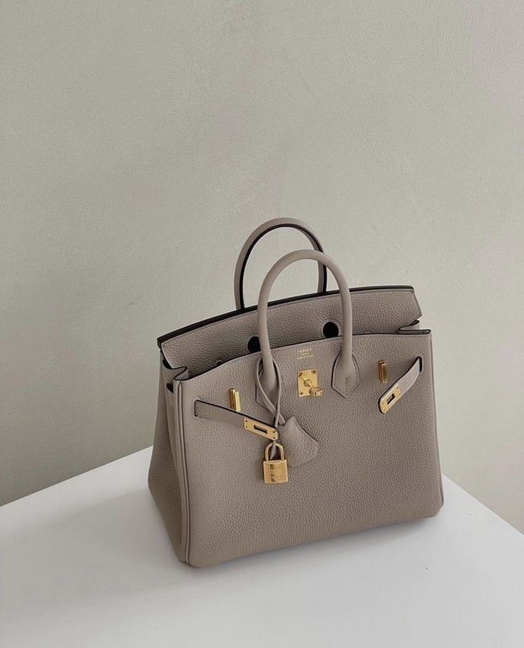 #hermes #baglover #hermesbag Hermes Birkin Bag 25, Birken Bag, Hermes Birkin Handbags, Birkin Handbags, Luxury Bags Collection, Bag Obsession, Hermes Birkin 25, Women's Bags By Style, Handbag Heaven