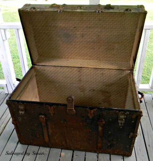 an old suitcase is sitting on the porch