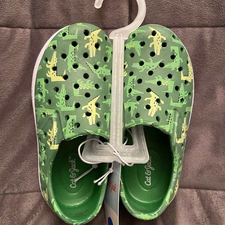 Boys Slip On Water Shoes Green Non-slip Sneakers For Summer, Non-slip Sneakers For Beach In Spring, Slip-resistant Summer Sneakers, Casual Low-top Non-slip Sandals, Summer Non-slip Closed Toe Sneakers, Green Round Toe Sneakers For Beach, Green Sneakers For Summer Beach, Casual Summer Sneakers With Soft Sole, Casual Non-slip Sandals For School