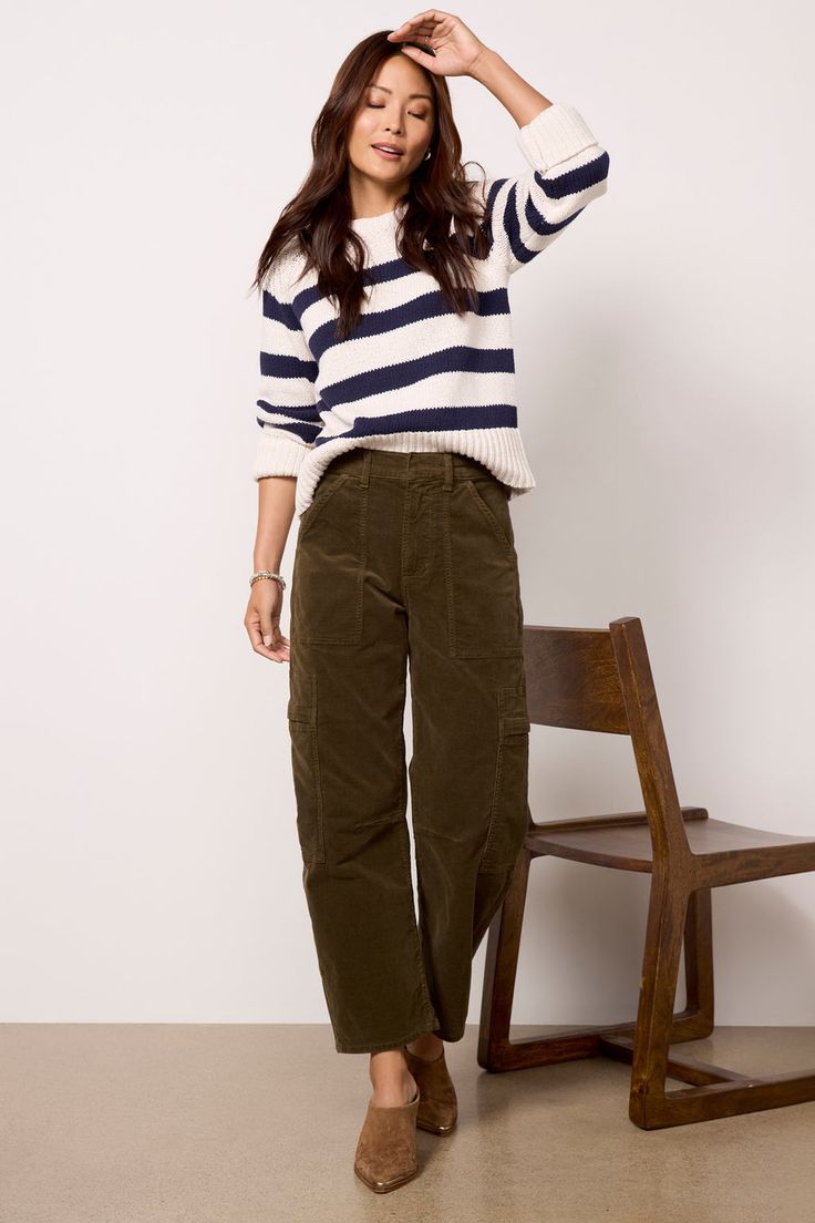 Marcelle Corduroy Cargo Pant Autumn Outfits Ideas For Women, Womens Courderoy Pants, Vintage Workwear Pants, Cargo Pants Fall Outfit Women, Curdoroy Pants Outfit Womens Brown, Corduroy Pants Outfit Women, Np Outfits, Barrel Pants Outfit, Courdory Pants Outfits