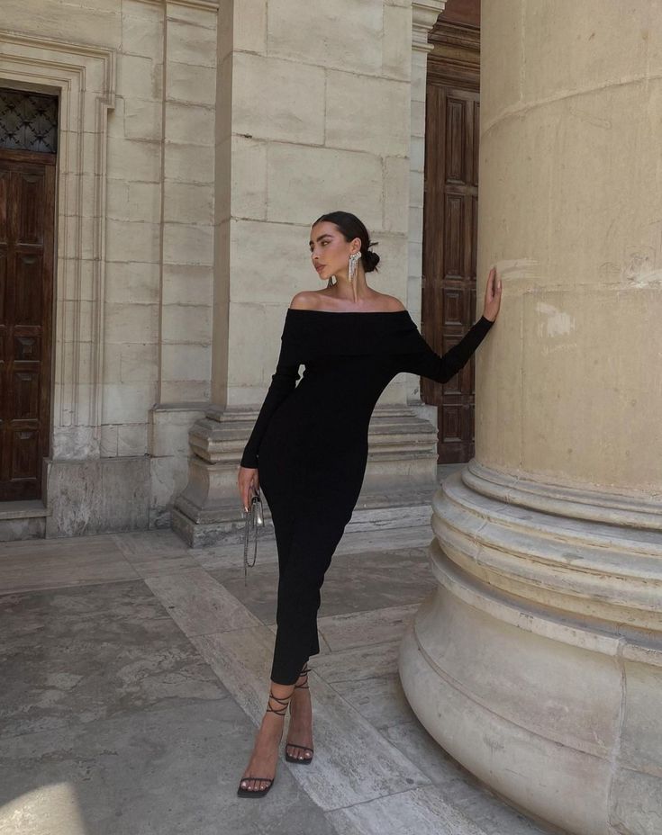 Izi Angus seen in Malta wearing the Lola Fold-down Midi #kookai #littleblackdress Malta Outfit Ideas, Izi Angus, Winter Fashion Outfits Casual, Travel Diaries, Neutral Fashion, Glam Dresses, Winter Fashion Outfits, Retro Outfits, Fashion Photo