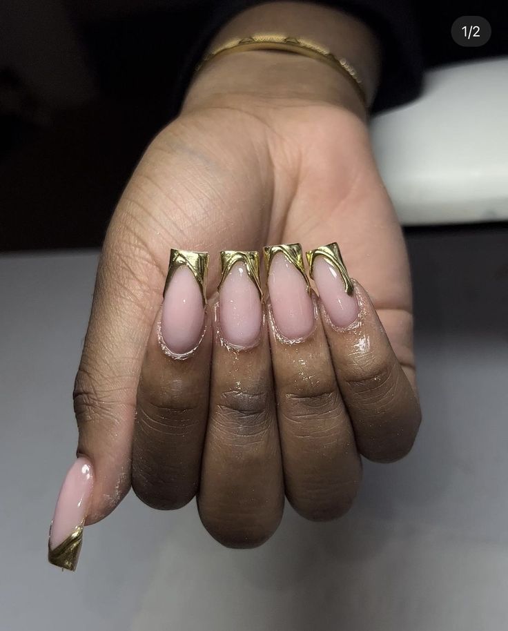 Bridesmaids Acrylic Nails, Gold French Tip Square, Gold Square Acrylic Nails, Gold And Black French Tip Nails, White Nails Gold Accent, Gold Chrome Nails French, Gold Chrome French Tip Nails, French Nails With Gold, Modern French Tip Nails