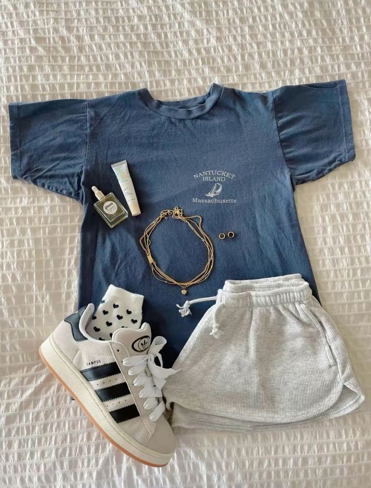 Cute Sweat Shorts Outfit, Comfy Outfit Ideas Summer, Church Outfit Inspo Summer, Brandy Melville Sweat Shorts, Outfit Ideas Campus 00, Cute Outfits Brandy Melville, Brandy Outfit Ideas, Adidas Campus 00 Outfit, Comfy Summer Shorts