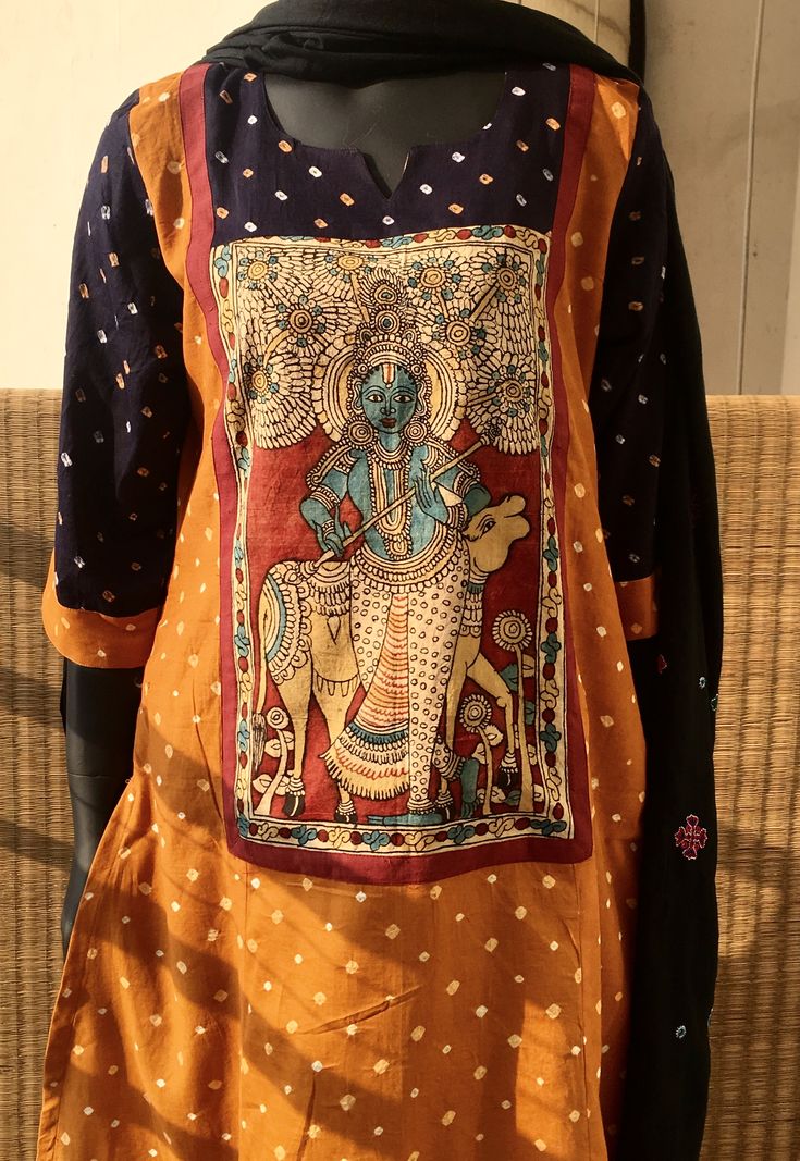 Kalamkari Kurta, Suits For Women Indian, Kutch Embroidery, Embroidery Dupatta, Set Ideas, Fancy Dress Design, Three Piece Suit, Suit Designs, Punjabi Suits