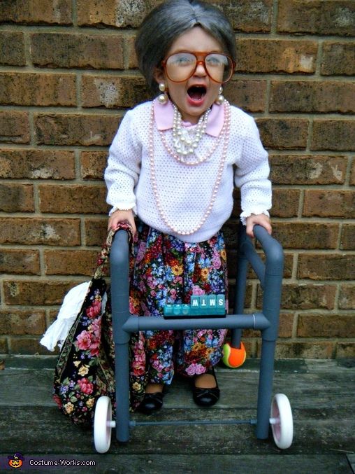 Little Old Lady Costume - Halloween Costume Contest via @costume_works Fran Cosplay, Old Lady Halloween Costume, Old Lady Halloween, Granny Costume, Old Lady Dress, Spirit Halloween Costumes, Old Lady Costume, Halloween Tutorial, Black Halloween Dress