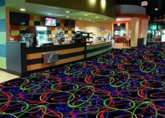 a brightly colored carpet is in the middle of a restaurant