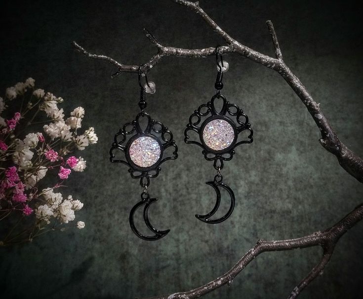 🌚 Magical moon shadow earrings with cute moon pendant and enchanting synthetic stone. The ear hooks are coated with black enamel. Two silicone closures are included 🖤 in case of allergy problems you are welcome to contact me so that we can find an alternative for you. Visit me on Instagram: https://www.instagram.com/fraeulein_bine_todschick Magical Moon, Moon Shadow, Earrings Black, Ear Hook, Moon Pendant, Black Glitter, Black Enamel, Favorite Jewelry, Jewelry Earrings Dangle