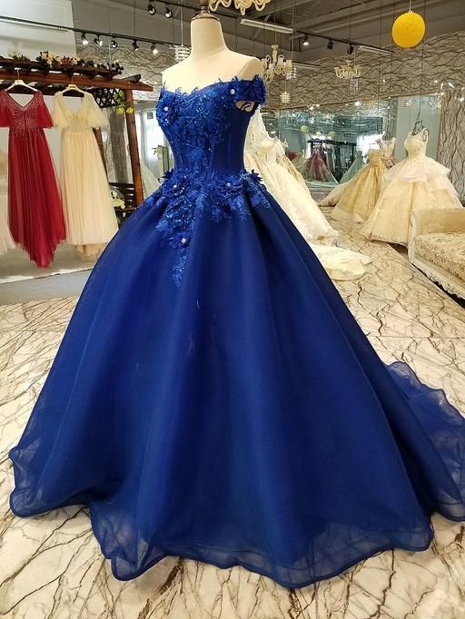 Xv Ideas, Ball Gown Quinceanera Dresses, Xv Dresses, Royal Blue Evening Dress, Fancy Clothes, Blue Ball Gowns, Dazzling Dress, Drawing Prompts, Quince Ideas