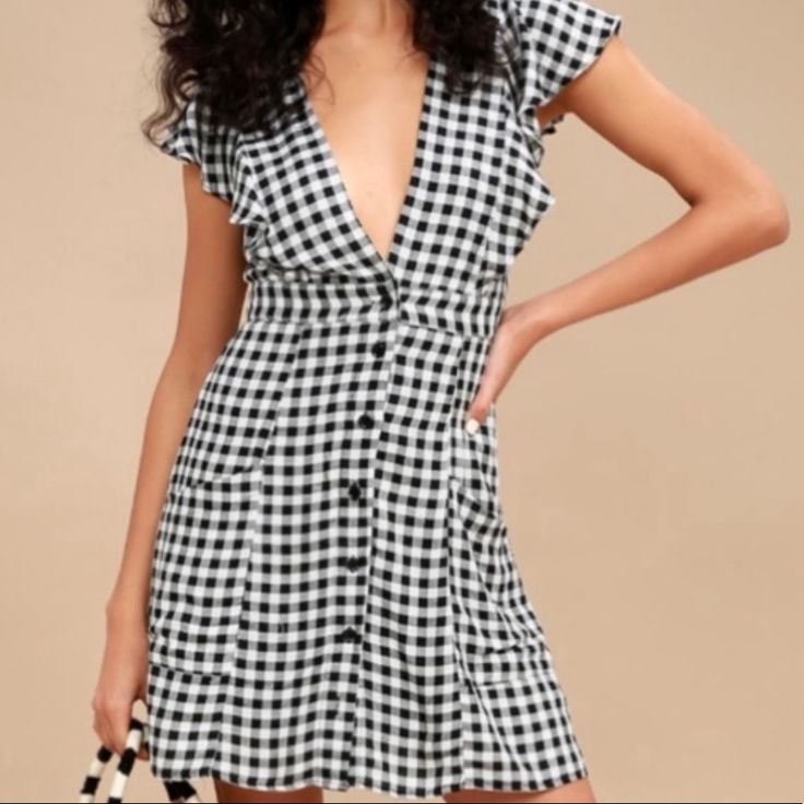 Size Small New With Tags Lost + Wander Gingham V-Neck Dress Gingham V-neck Summer Dress, Summer Gingham V-neck Dress, Spring Plaid V-neck Dress, Summer Gingham Plaid Dress With V-neck, Fitted V-neck Plaid Dress For Spring, Casual V-neck Plaid Dress, Casual Plaid V-neck Dress, Gingham V-neck Dress For Brunch, Spring V-neck Plaid Gingham Dress