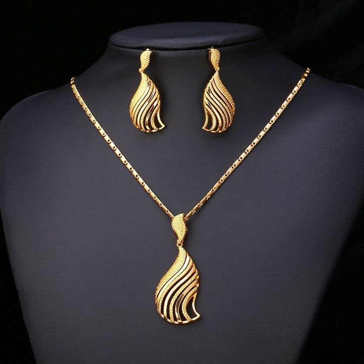 Gold Initial Pendant, Earrings Necklace Set, Big Necklace, Simple Chain, Gold Pendant Jewelry, Gold Jewelry Sets, Gold Fashion Necklace, Gold Jewelry Simple, Initial Necklace Gold