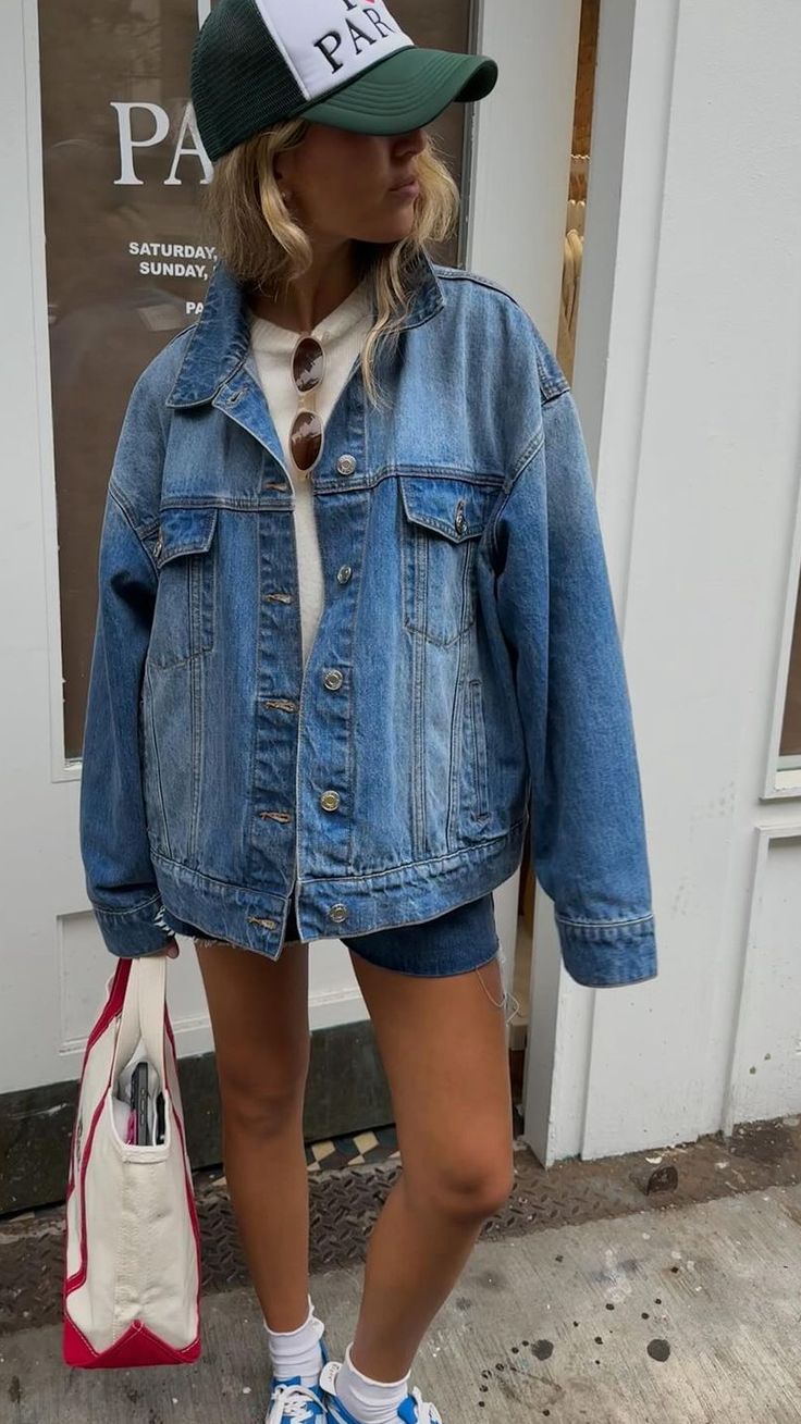 Cute And Casual Birthday Outfits, Jean Jacket And Biker Shorts Outfit, Cute Outfits For Colorado Winter Style, Fall Thrift Outfits Trendy, Classy Jean Jacket Outfits, Fall Outfits With Denim Jacket, Fall Outfits Denim Jacket, Boutique Clothing Picture Ideas, Summer Denim Jacket Outfit