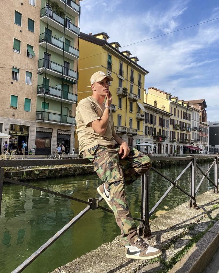 Camo Trousers Outfit Men, Mens Camo Cargo Pants Outfit, How To Style Camo Pants Men, Men Army Outfit, Camp Pants Outfit Men, Camouflage Outfits Men, Army Pants Outfit Men, Camo Cargo Pants Outfit Men, Camouflage Pants Outfit Men