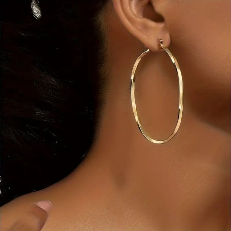 Brand New Women's Large Twisted Gold Hoop Earrings Genuine 14k Gold Plated Sterling Silver 2.5" Tall 1.8" Wide Retail Price $295 Buy With Confidence From A Trusted Seller With A 99%+ Feedback Rating! A0113 (Id-1319-) Oval 14k Gold Hoop Earrings, Elegant 14k Gold Circular Hoop Earrings, 14k Gold Oval Hoop Earrings, Big Gold Hoops Aesthetic, Hoops Earrings, Baddie Hoop Earrings, Big Hoop Earrings Black Women, Big Gold Hoop Earrings, Hoop Earrings Aesthetic